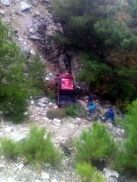 Alanya'da Kamyonet Uçuruma Yuvarlandı: 1 Ölü, 1 Yaralı