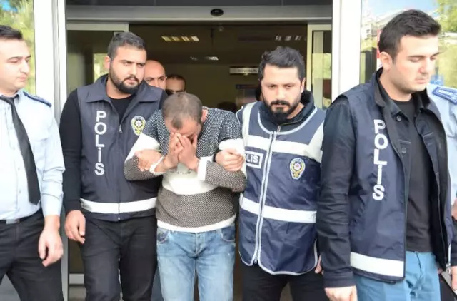 Annesini 9 Bıçak Darbesiyle Öldüren Evlat, Hakim Karşısında