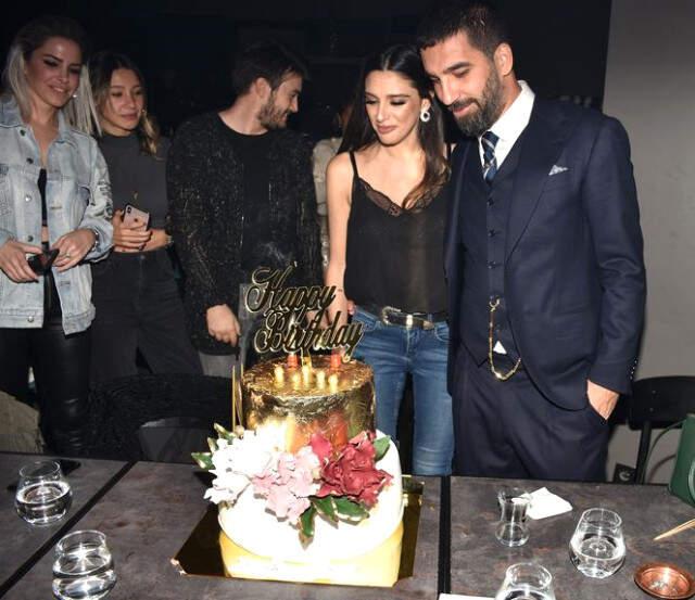 Arda Turan'ın Eşi Aslıhan Turan'dan Kendisine 'Kezo' Diyen Takipçisine Tokat Gibi Cevap