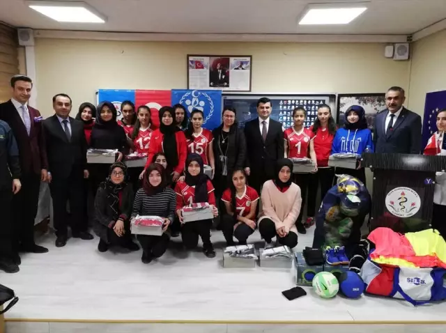 Eleşkirt'te Malzeme Dağıtım Töreni Eleşkirt'te Malzeme Dağıtım Töreni