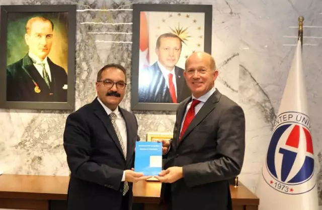 İngiliz Büyükelçi'den Türkiye'ye Terörle Mücadele Övgüsü İngiliz Büyükelçi'den Türkiye'ye Terörle Mücadele Övgüsü