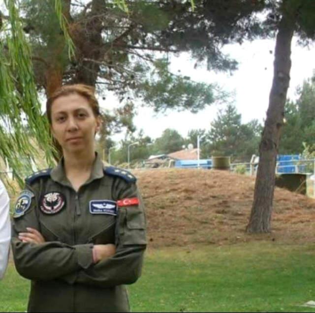 İran'da Düşen Jette Can Veren Pilot Melike Kuvvet'in, Şarkı Söylediği Video Yürek Yaktı!