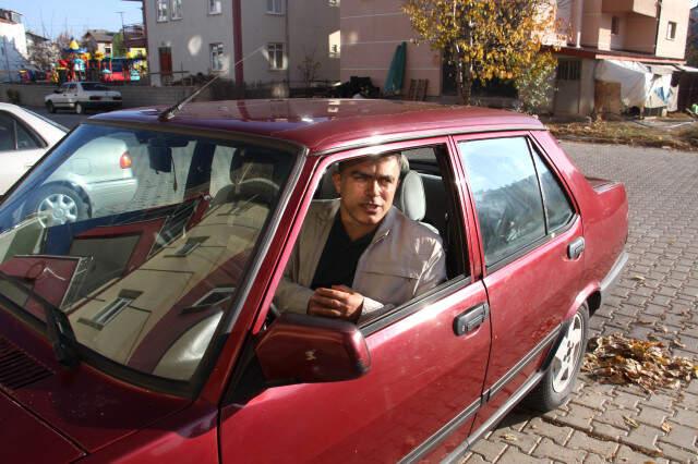 Kara Şimşek'e Özendi, 1993 Model Otomobilini Konuşturdu