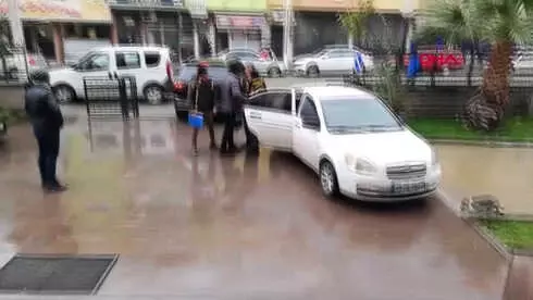 Manisa Pompalı Tüfekle Yeğeni Öldürüp, Ağabeyini Yaralayan Şüpheli Adliyede Manisa Pompalı Tüfekle Yeğeni Öldürüp, Ağabeyini Yaralayan Şüpheli Adliyede