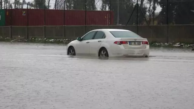 Mersin'de Yağmur Etkili Olmaya Devam Ediyor