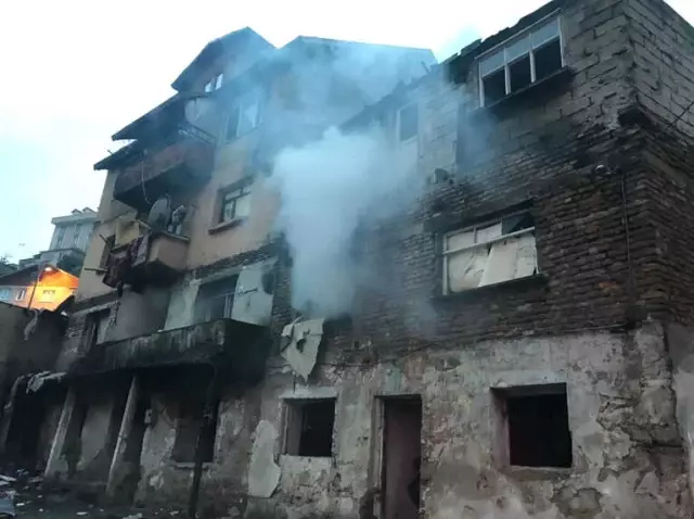 Metruk Binada Çıkan Yangın Paniğe Neden Oldu