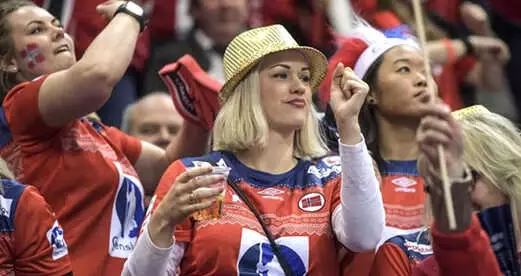 Norveçli Taraftarlar, Fransa'da İnek Çanı Krizi Çıkardı