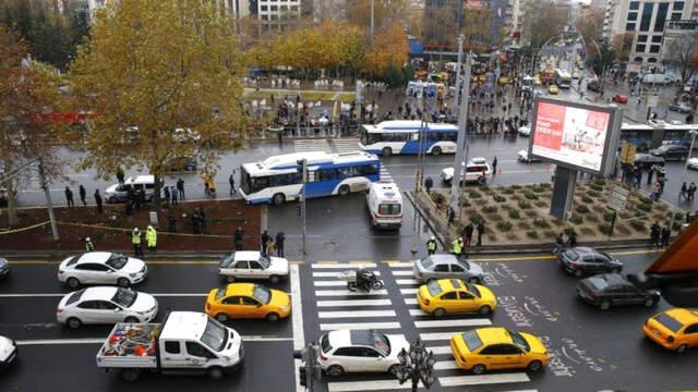Son dakika! Ankara'da Belediye Otobüsü Yayaların Arasına Daldı! Yaralılar Var