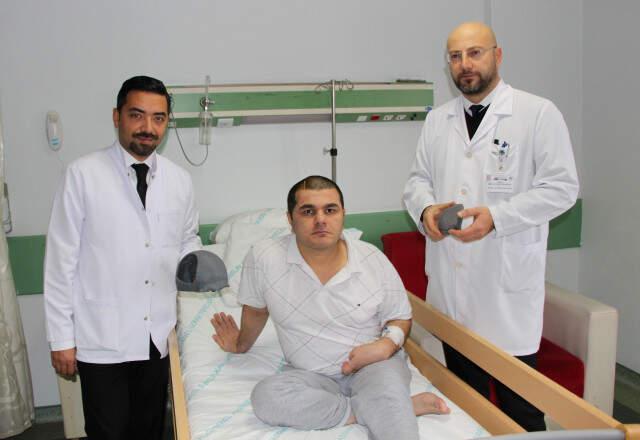 3D Yazıcı Tekniğiyle Kafasına Titanyum Parça Takılan Hastanın İnanılmaz Değişimi