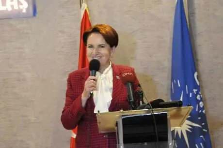 Akşener, Şehit Binbaşının Ailesini Ziyaret Etti (2)