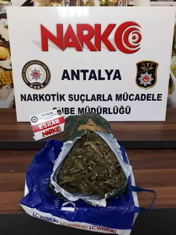 Antalya'da Uyuşturucu Operasyonu: 3 Gözaltı