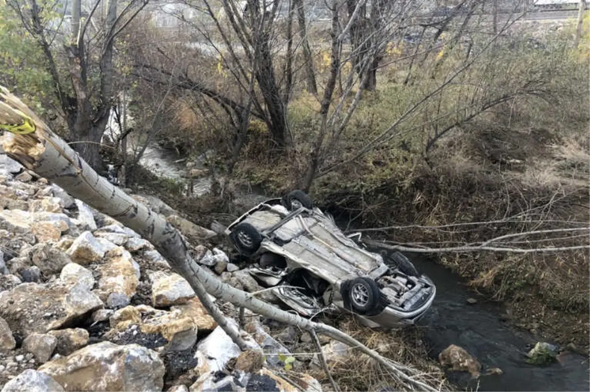 Ankaraâda sÃ¼rÃ¼cÃ¼sÃ¼nÃ¼n direksiyon hakimiyetini kaybetmesi sonucu derece uÃ§an araÃ§taki 3 kiÅi Ã¶ldÃ¼, 2 kiÅi ise yaralandÄ±. ile ilgili gÃ¶rsel sonucu