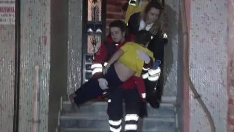 Bayrampaşa'da 4 Katlı Binada Yangın: 3'ü Ağır, 7 Yaralı Bayrampaşa'da 4 Katlı Binada Yangın: 3'ü Ağır, 7 Yaralı