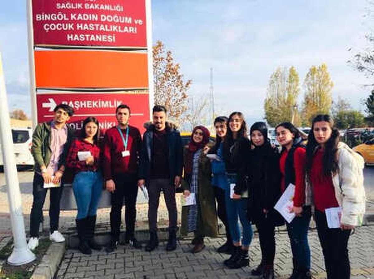 Bingöl'de Üniversiteli Gençler, Hasta Çocuklara Masal Okudu