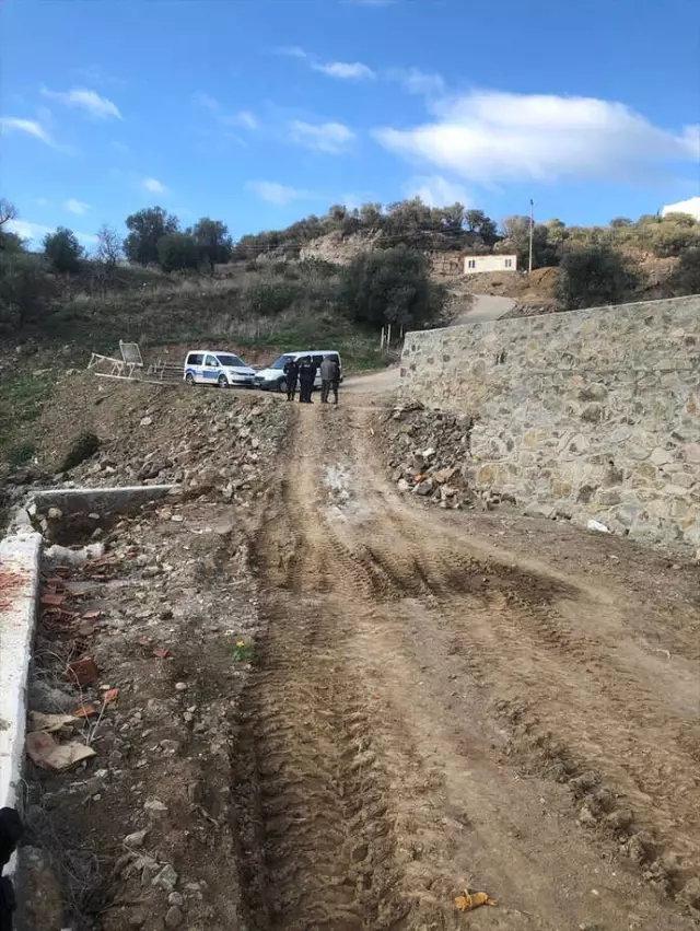 Devrilince Parçalara Ayrılan Traktörün Sürücüsü Ağır Yaralandı