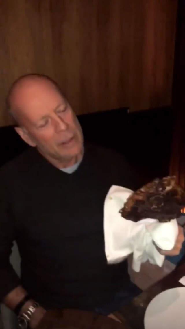Dünyaca Ünlü Oyuncu Bruce Willis Nusr-Et'i Ziyaret Etti