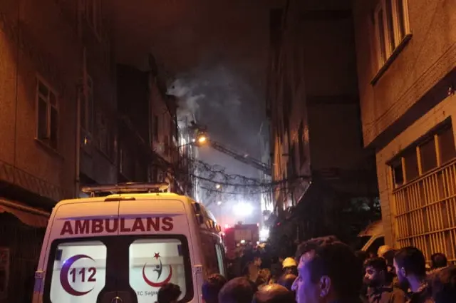 İstanbul'da Yangın: 4'ü Çocuk 7 Yaralı İstanbul'da Yangın: 4'ü Çocuk 7 Yaralı