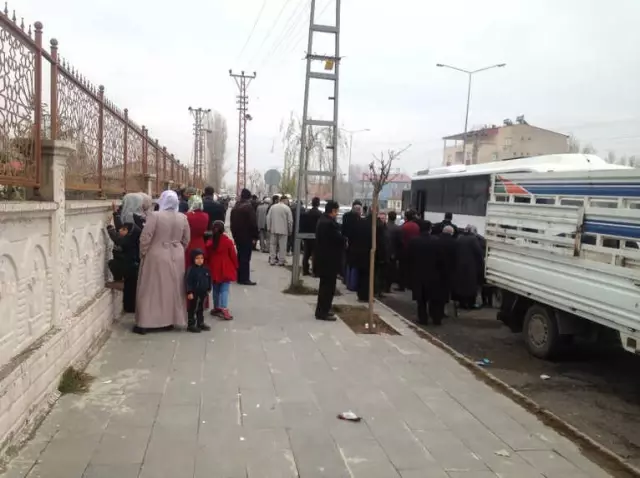Patnos'ta Umre Yolcuları Dualarla Uğurlandı