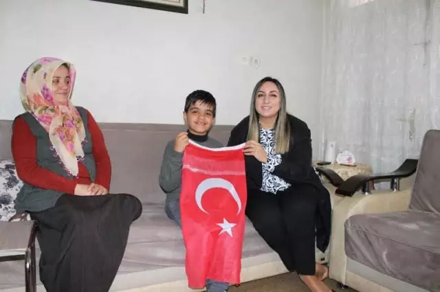 Pekmez Yaşlı ve Engellileri Evinde Ziyaret Etti