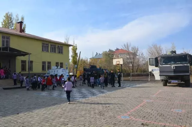 Polisten Öğrencilere Güvenlik Eğitimi