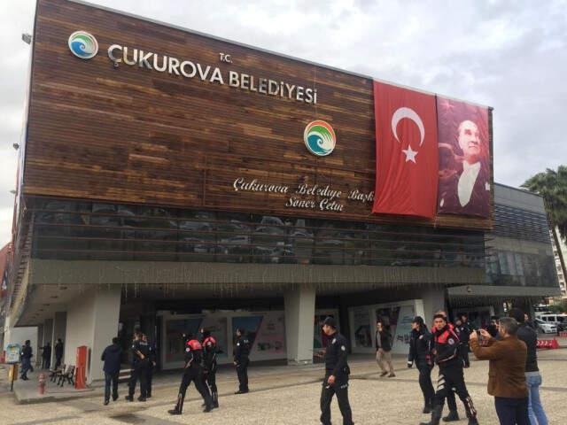 Son Dakika! Çukurova Belediyesi'ne Giren Eski Zabıta Amiri Dehşet Saçtı! 2 Ölü, 1 Yaralı Var