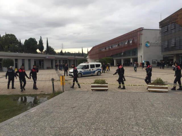 Son Dakika! Çukurova Belediyesi'ne Giren Eski Zabıta Amiri Dehşet Saçtı! 2 Ölü, 1 Yaralı Var