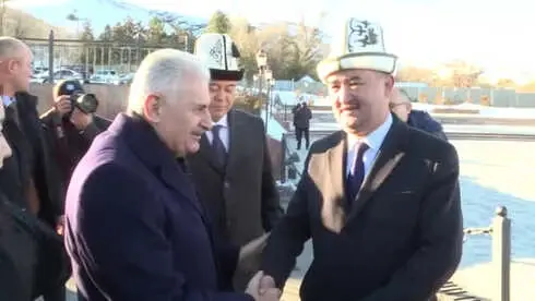 TBMM Başkanı Yıldırım'dan Aytmatov'un Kabrine Ziyaret TBMM Başkanı Yıldırım'dan Aytmatov'un Kabrine Ziyaret