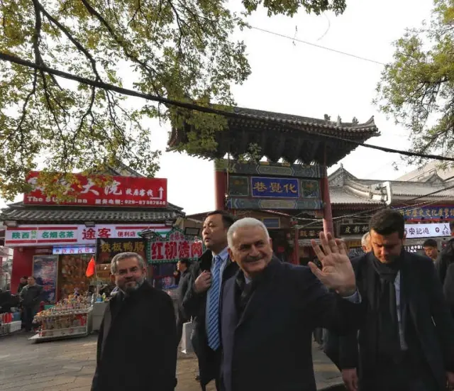 TBMM Başkanı Yıldırım'dan Cengiz Aytmayov'un Kabrine Ziyaret TBMM Başkanı Yıldırım'dan Cengiz Aytmayov'un Kabrine Ziyaret