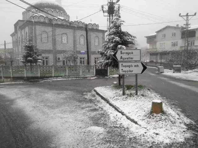 Zonguldak'a Yılın İlk Karı Yağdı