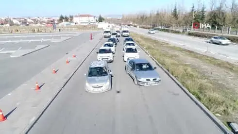 112 Personelinden Ambulanslarla İleri Sürüş Teknikleri Şovu 112 Personelinden Ambulanslarla İleri Sürüş Teknikleri Şovu