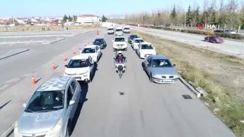 112 Personelinden Ambulanslarla İleri Sürüş Teknikleri Şovu 112 Personelinden Ambulanslarla İleri Sürüş Teknikleri Şovu