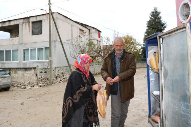 13 Yıldır Seyyar Bakkal Hizmeti Veren Muhtara Köy Halkı Dua Ediyor