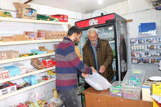 13 Yıldır Seyyar Bakkal Hizmeti Veren Muhtara Köy Halkı Dua Ediyor