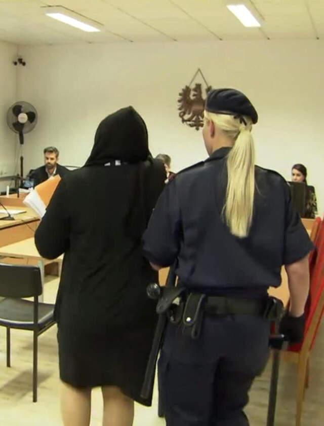63 Yaşındaki Kadın, Cinsel İsteklerinden Sıkıldığı 73 Yaşındaki Eşini Hap Vererek Öldürdü
