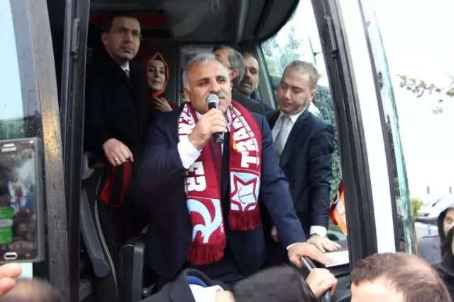 AK Parti Trabzon Büyükşehir Belediye Başkan Adayı Zorluoğlu'na Coşkulu Karşılama AK Parti Trabzon Büyükşehir Belediye Başkan Adayı Zorluoğlu'na Coşkulu Karşılama