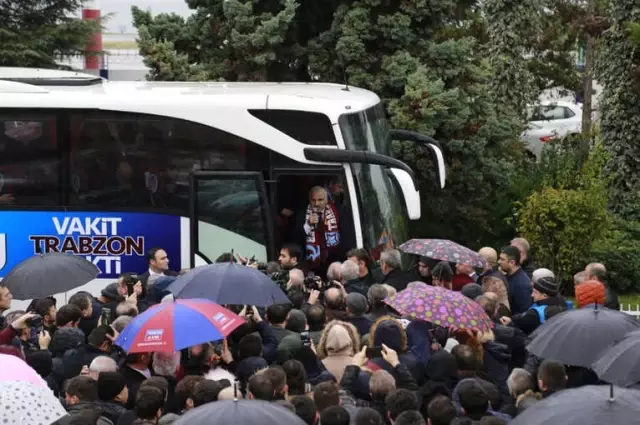 AK Parti Trabzon Büyükşehir Belediye Başkan Adayı Zorluoğlu'na Coşkulu Karşılama AK Parti Trabzon Büyükşehir Belediye Başkan Adayı Zorluoğlu'na Coşkulu Karşılama
