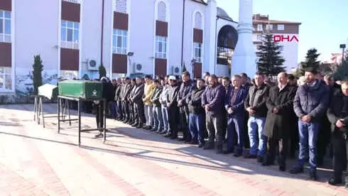Ankara Eşinin Pompalı Tüfekle Öldürdüğü Kadın ve Babası Toprağa Verildi Ankara Eşinin Pompalı Tüfekle Öldürdüğü Kadın ve Babası Toprağa Verildi