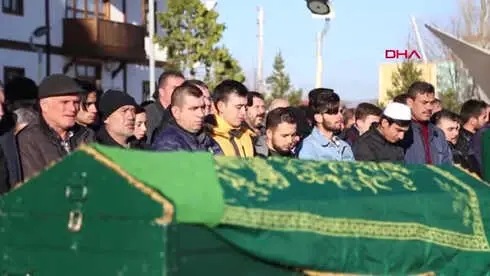 Ankara Eşinin Pompalı Tüfekle Öldürdüğü Kadın ve Babası Toprağa Verildi Ankara Eşinin Pompalı Tüfekle Öldürdüğü Kadın ve Babası Toprağa Verildi