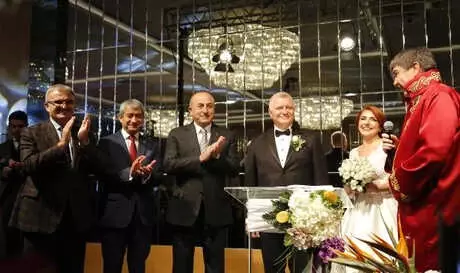 Bakan Çavuşoğlu, Antalya'da Nikah Törenine Katıldı Bakan Çavuşoğlu, Antalya'da Nikah Törenine Katıldı
