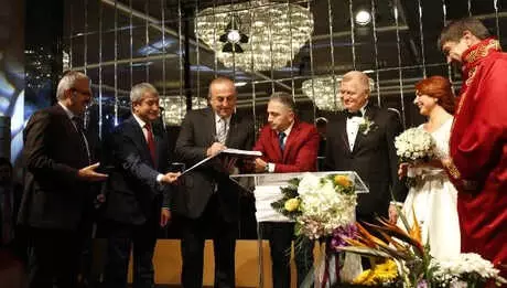 Bakan Çavuşoğlu, Antalya'da Nikah Törenine Katıldı Bakan Çavuşoğlu, Antalya'da Nikah Törenine Katıldı