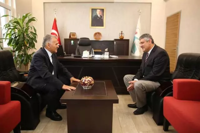 Başkan Büyükkılıç: 'Serbest Bölge İç Anadolu'nun Ekonomisine Yön Veriyor' Başkan Büyükkılıç: 'Serbest Bölge İç Anadolu'nun Ekonomisine Yön Veriyor'