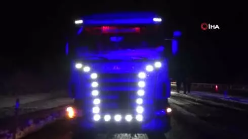 Bingöl'de Tır ile Otobüs Çarpıştı: 8 Yaralı Bingöl'de Tır ile Otobüs Çarpıştı: 8 Yaralı