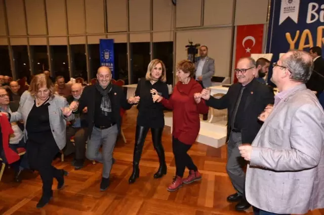 Bir Yastıkta Yarım Asır' Geçiren 250 Çifte Büyük Süpriz Bir Yastıkta Yarım Asır' Geçiren 250 Çifte Büyük Süpriz