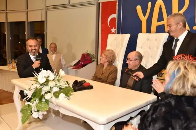 Bir Yastıkta Yarım Asır' Geçiren 250 Çifte Büyük Süpriz Bir Yastıkta Yarım Asır' Geçiren 250 Çifte Büyük Süpriz