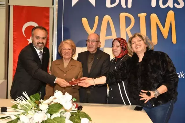 Bir Yastıkta Yarım Asır' Geçiren 250 Çifte Büyük Süpriz Bir Yastıkta Yarım Asır' Geçiren 250 Çifte Büyük Süpriz