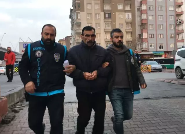 Birlikte Yaşadığı Kadını Öldüren Şahıs Adliyeye Sevk Edildi Birlikte Yaşadığı Kadını Öldüren Şahıs Adliyeye Sevk Edildi
