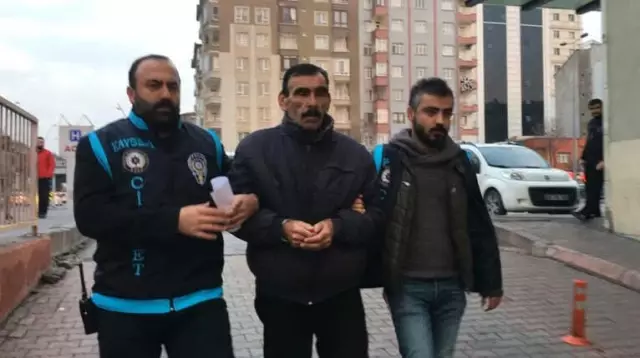 Birlikte Yaşadığı Kadını Öldüren Şahıs Adliyeye Sevk Edildi Birlikte Yaşadığı Kadını Öldüren Şahıs Adliyeye Sevk Edildi