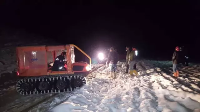 Burdur'da Karda Mahsur Kalan 8 İşçi Kurtarıldı