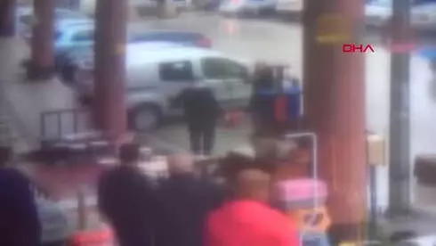 Bursa Kız Arkadaşıyla Tartışıp Kendi Boğazına Bıçak Dayayan Genci Özel Güvenlikçi Kurtardı Bursa Kız Arkadaşıyla Tartışıp Kendi Boğazına Bıçak Dayayan Genci Özel Güvenlikçi Kurtardı