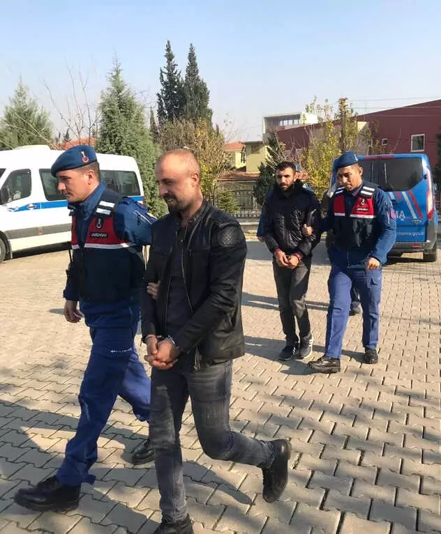 Çalıştığı Firmanın Külçe Kalıplarını Forkliftle Çaldı